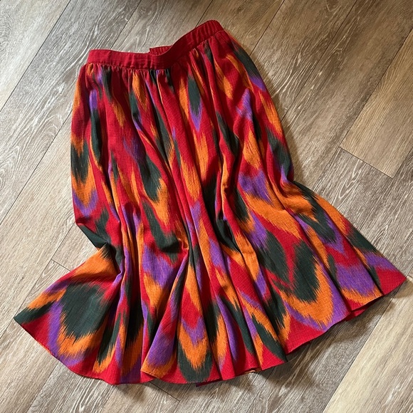 BARÂDO | Vintage Patterned Women's Skirt - Picture 2 of 10